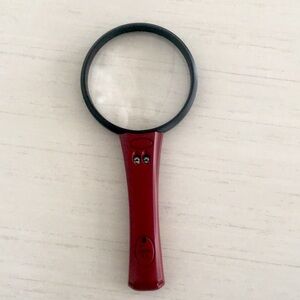 Lightweight, Portable, 30x Illuminated Magnifier Glass FOR SENIORS